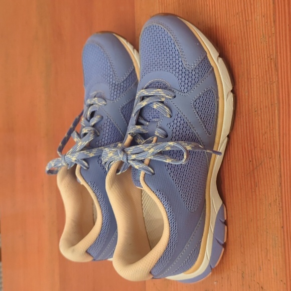 Vionic Tokyo Sneaker - Picture 3 of 5